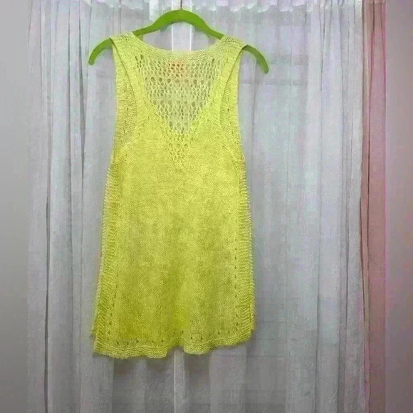 Lilly Pulitzer large lightweight Fringe Sunshine Yellow Tank Sweater Item# 2Z - Picture 1 of 4